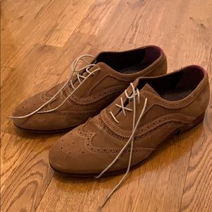 Ted Baker London Men’s Oalvinn Suede Oxford